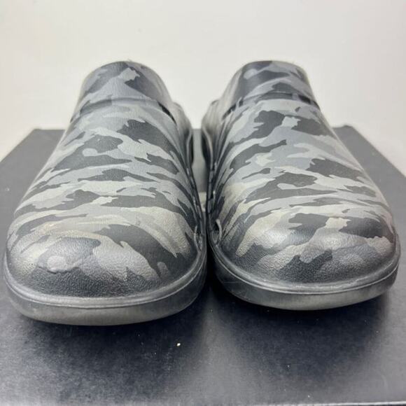 Oofos black and gray camo slip on open back clogs unisex Women's size 8 Mens -6 - Picture 4 of 9